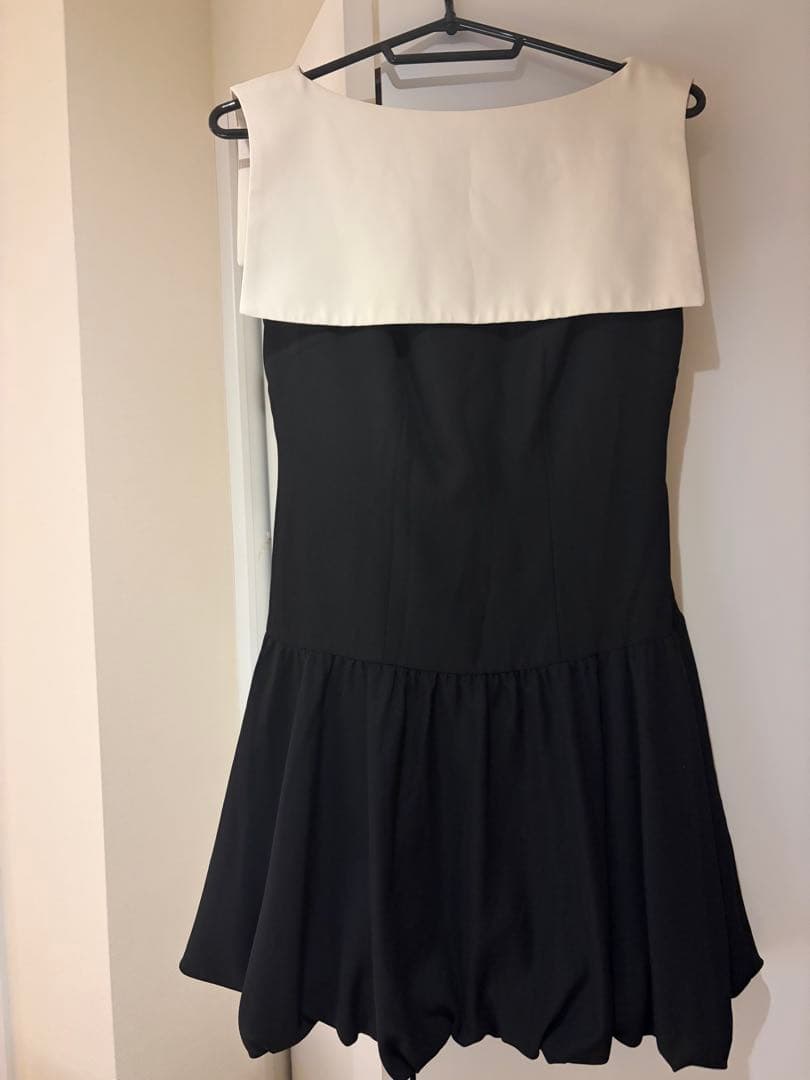 【S】herlipto Two-Tone Balloon Mini Dress