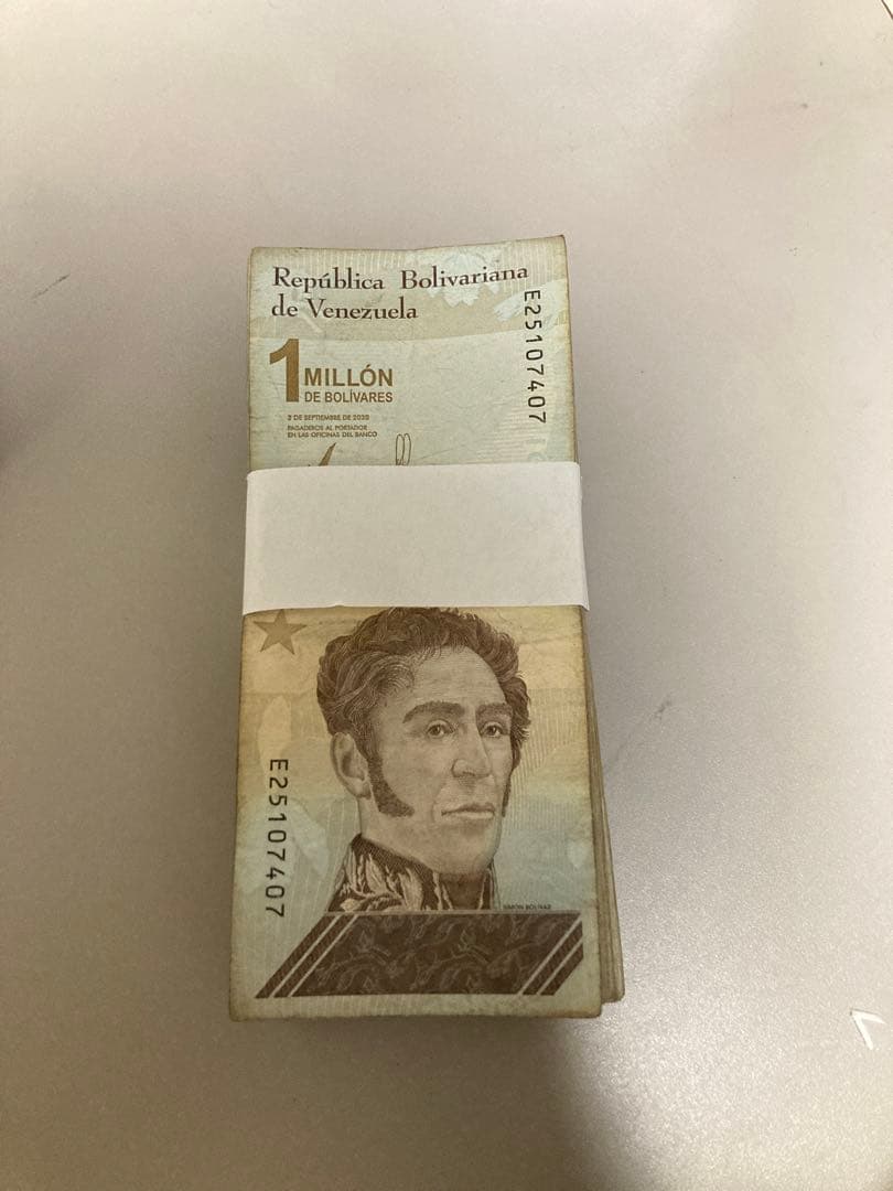 100万ポリバル　ベネズエラ紙幣　100枚セット　流通品