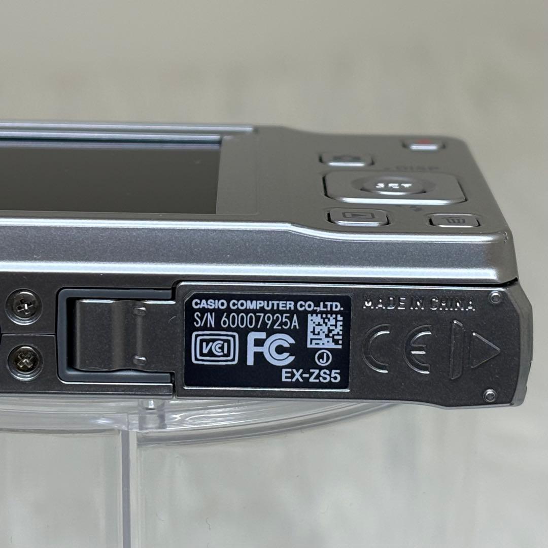 美品　CASIO カメラ　EX-ZS5 充電器　箱　シルバー　コンデジ　動作品