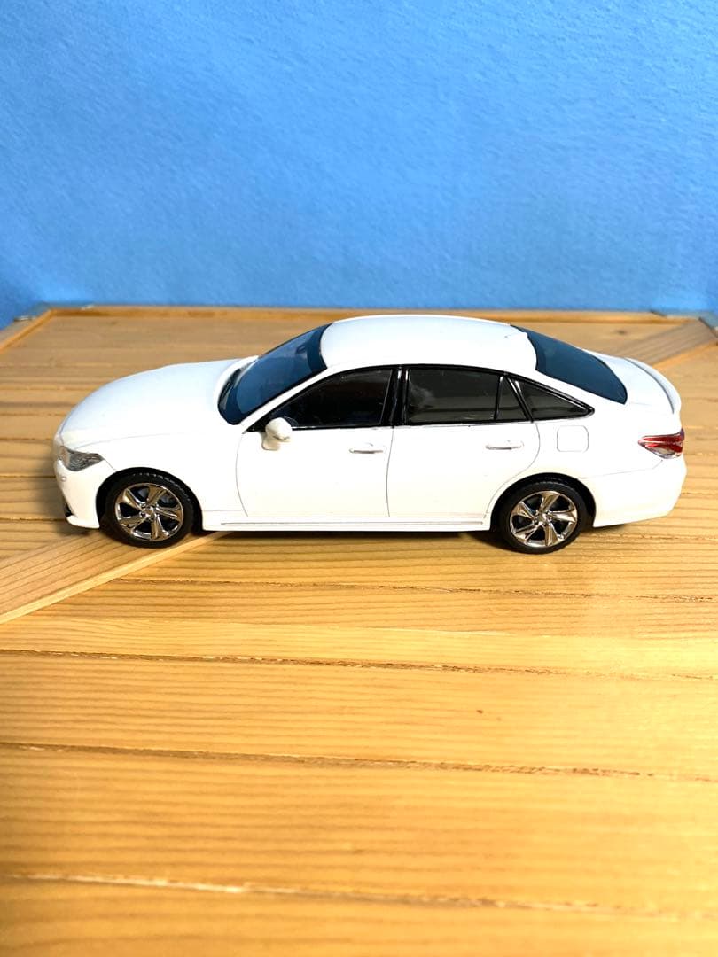 1/30 トヨタ クラウン RS 2.0L ターボ 1/30 カラーサンプル用