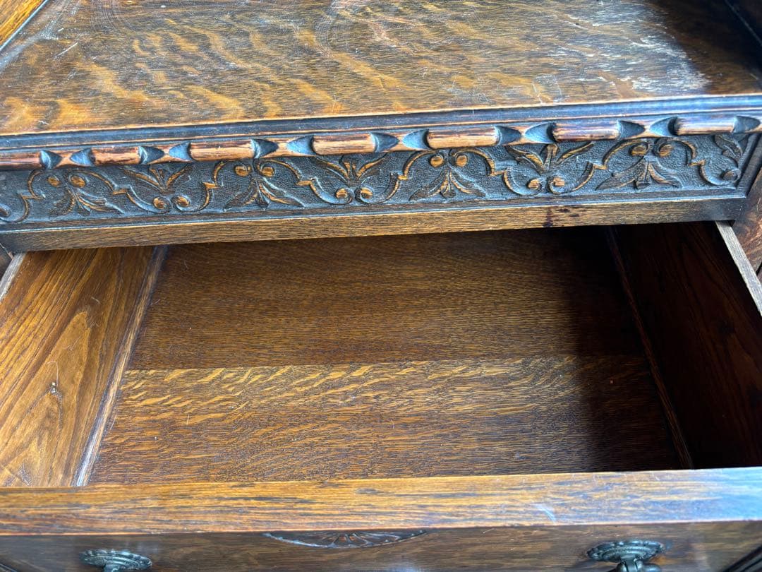 アンティーク　英国クラシック　彫刻家具　キャビネット　サイドボード