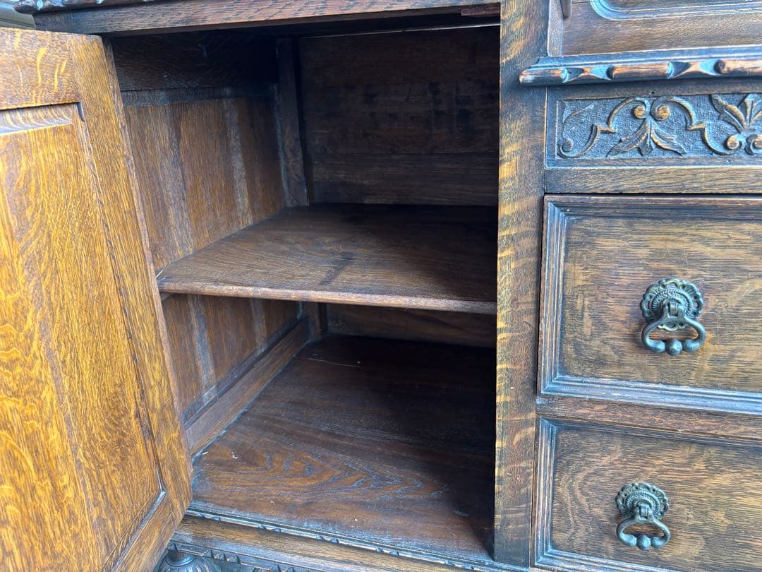 アンティーク　英国クラシック　彫刻家具　キャビネット　サイドボード