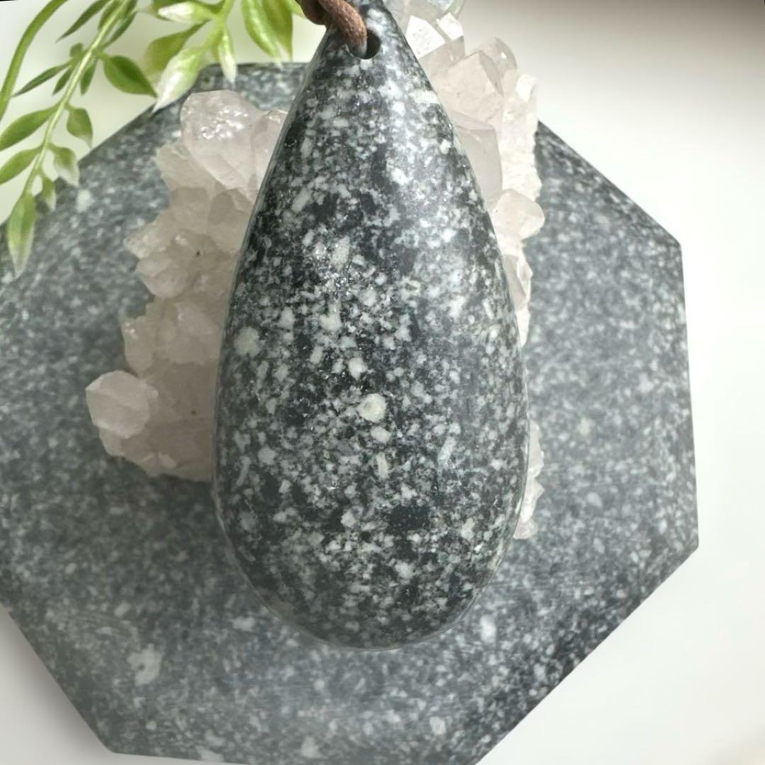 遠野霊石　雫型勾玉　感涙　喜び感動の涙　生きる活力と元気　幸せの涙