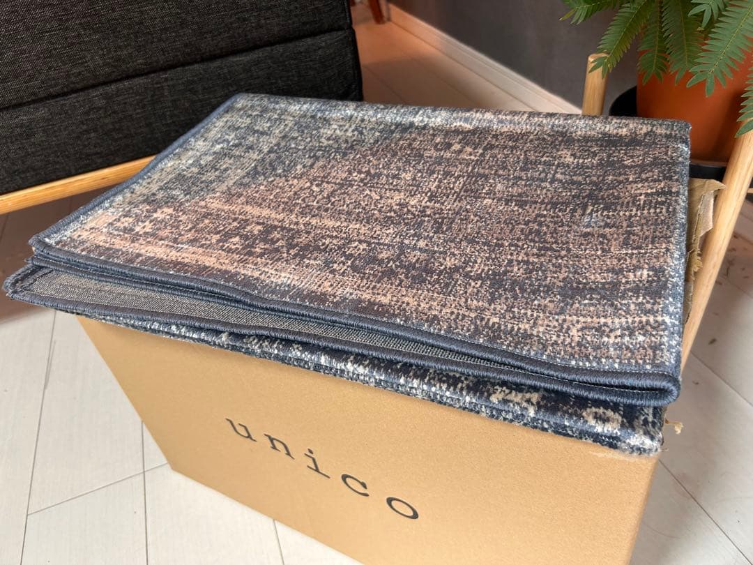 unico ネイビー NEVEL(ネヴェル) ラグ