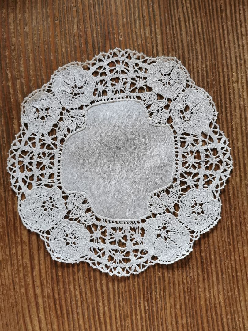 アンティーク 朝顔のボビンレース 十字架リネンドイリー イタリー? アメリカ購入