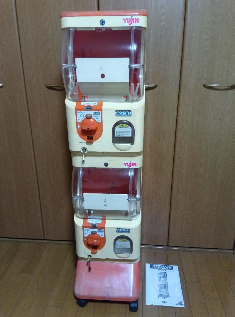 【カギ付！】ガチャガチャ　本体　スリムボーイ　ユージン　カプセルステーション