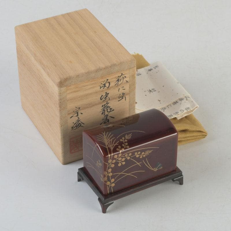 茶道具　田中宗凌作　溜塗　螺鈿装飾　萩に虫蒔絵　虫籠香合　共箱　V　9777
