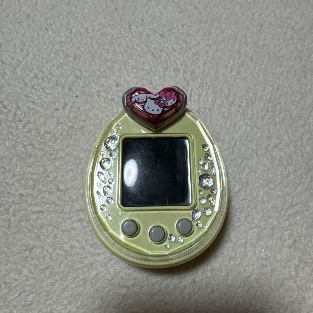 たまごっちピース　たまでこピアス付　サンリオ