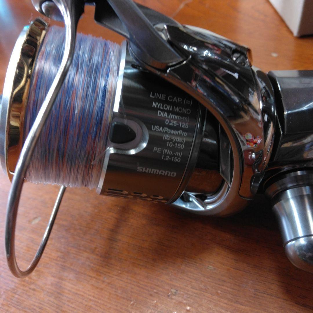 シマノ　18ステラ　美品　3000MHG バス　トラウト、シーバス　根魚