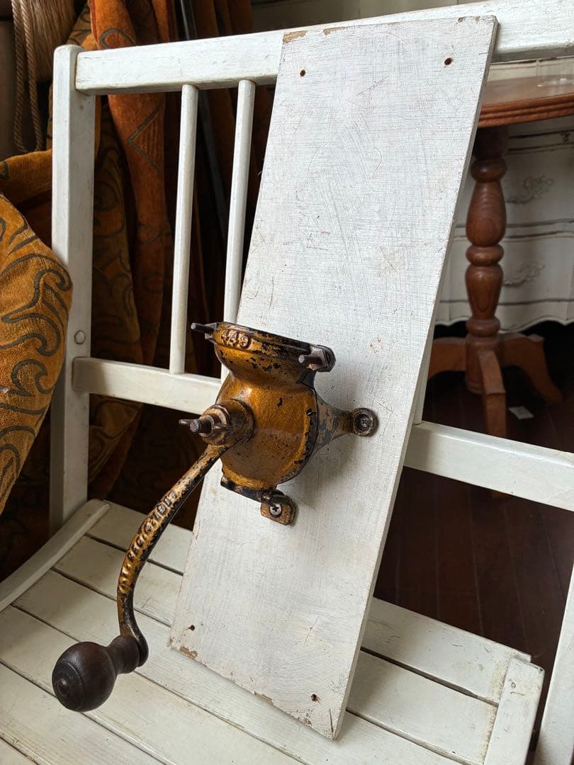 アンティーク　壁掛けコーヒーミル　グラインダー 本体のみ　金色100年　アメリカ