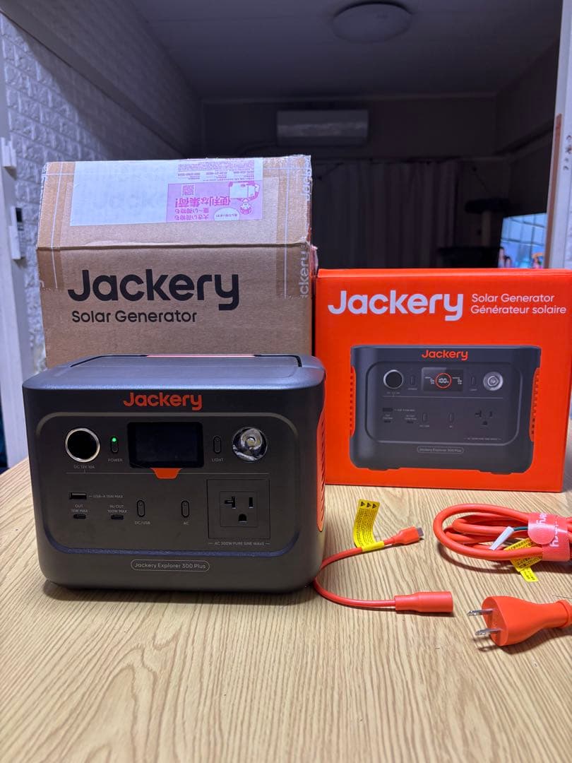 【ほぼ新品】　ジャクリ　ポータブル電源300 plus 2025年12月購入