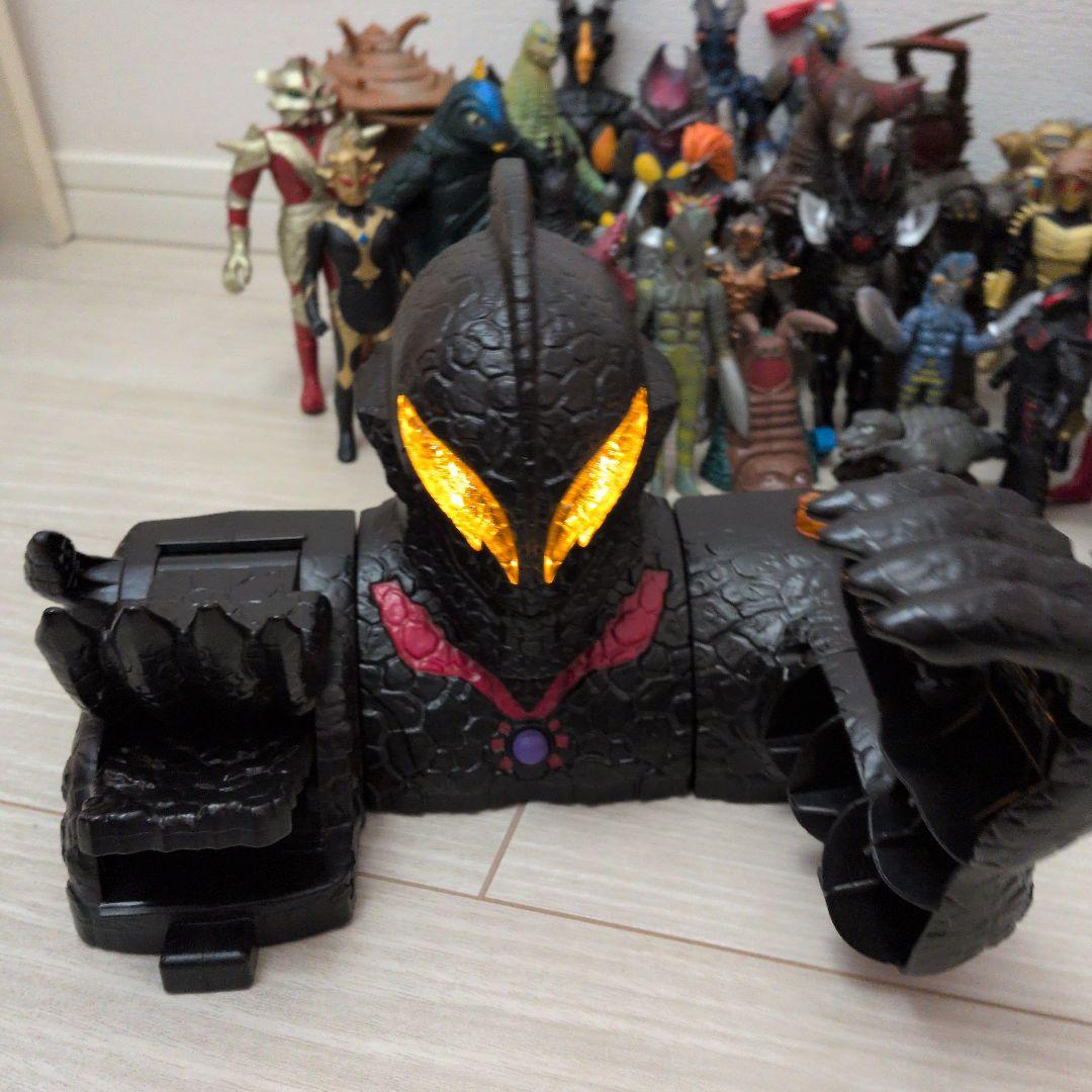ウルトラマン怪獣ソフビまとめ売り40体＋おまけ付き　ベリアルキャッスル