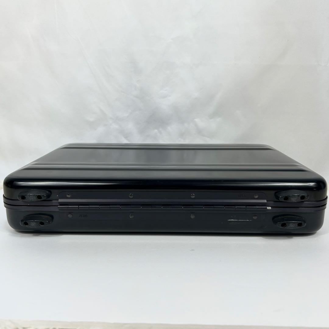 ギャランティー付き ゼロハリバートン アタッシュケース 軽量 ブラック