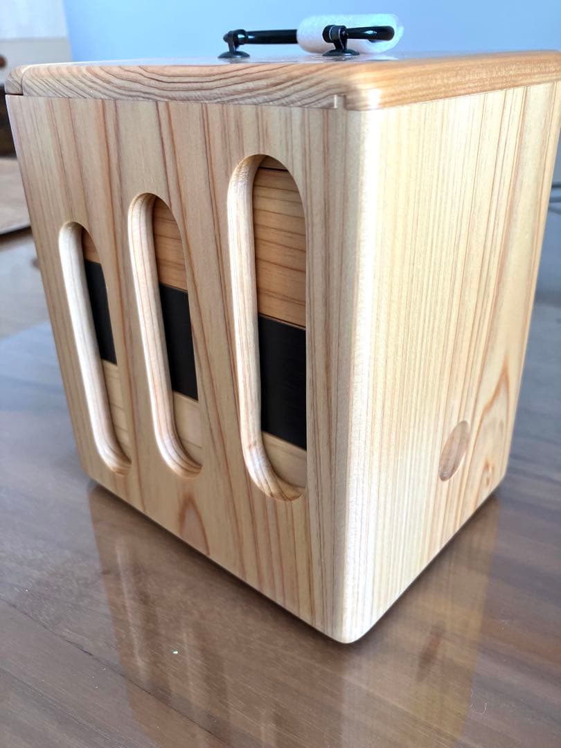 ②遊山箱（阿波踊りデザイン）