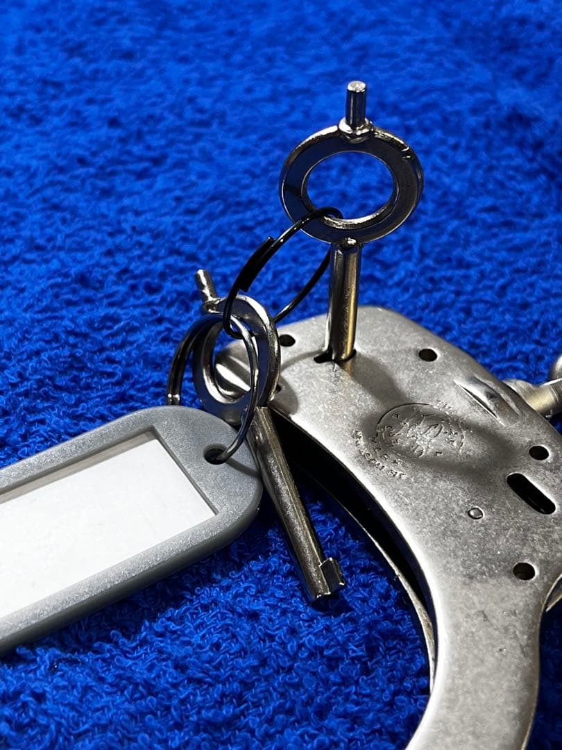 ☆ 最終値引 ☆ 米国 S＆W社 手錠 ( おそらくM 100 型 ？？ )