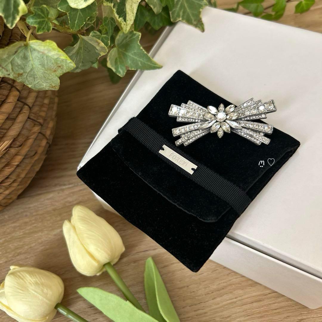 FOXEY　フォクシー　クリスタルフラワーリボンブローチ　ビジューコサージュ
