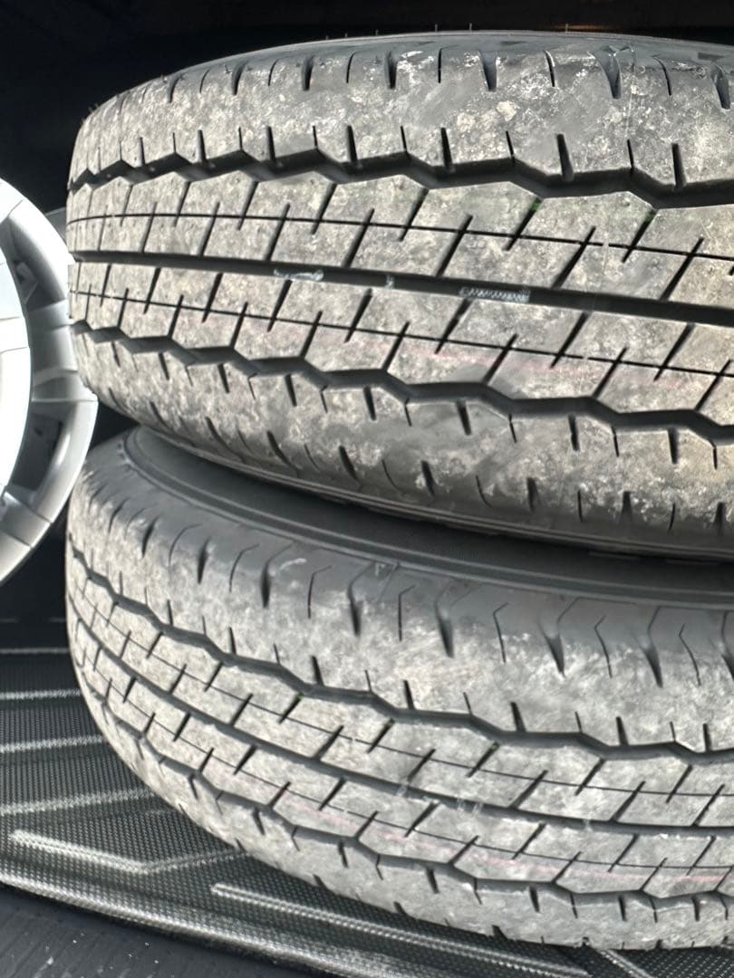 ハイエース200系純正タイヤホイール195/80R15 ダンロップ