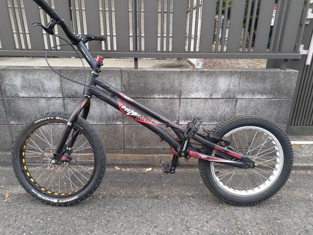 トライアル自転車 20インチ ブラック/レッド