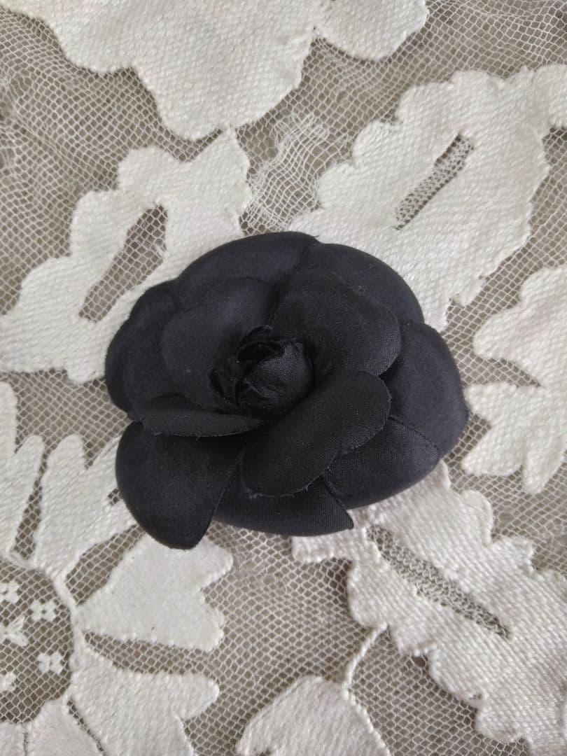 ポーちゃん★CHANELシャネル★カメリアコサージュ黒ブラック絹シルク