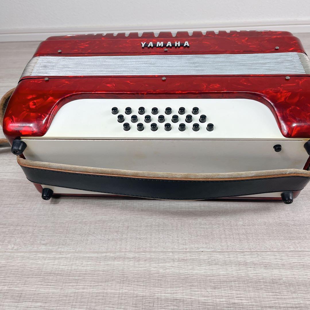 ★美品★YAMAHA ヤマハ アコーディオン 32鍵盤 8905 ケース付　鍵