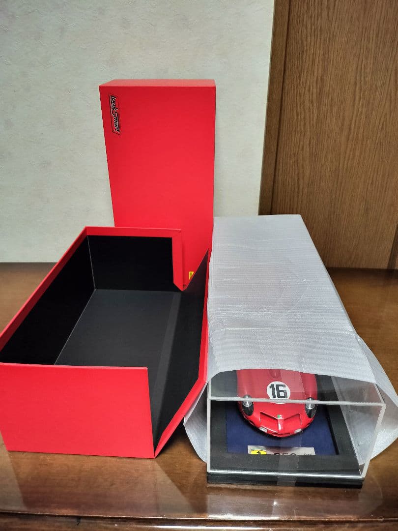 ルックスマート1/18 フェラーリ250GT ブレッド.バン 1962ル・マン