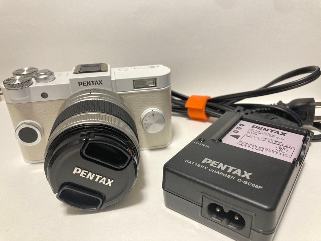 【PENTAX Q-S1 】ホワイト バッテリーチャージャー付き【即日配送】