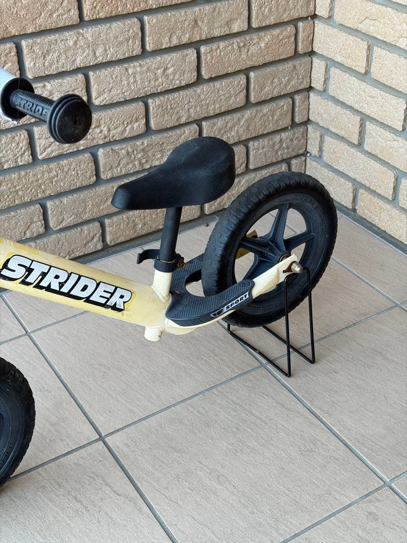 【人気色】STRIDER バランスバイク イエロー　12インチ