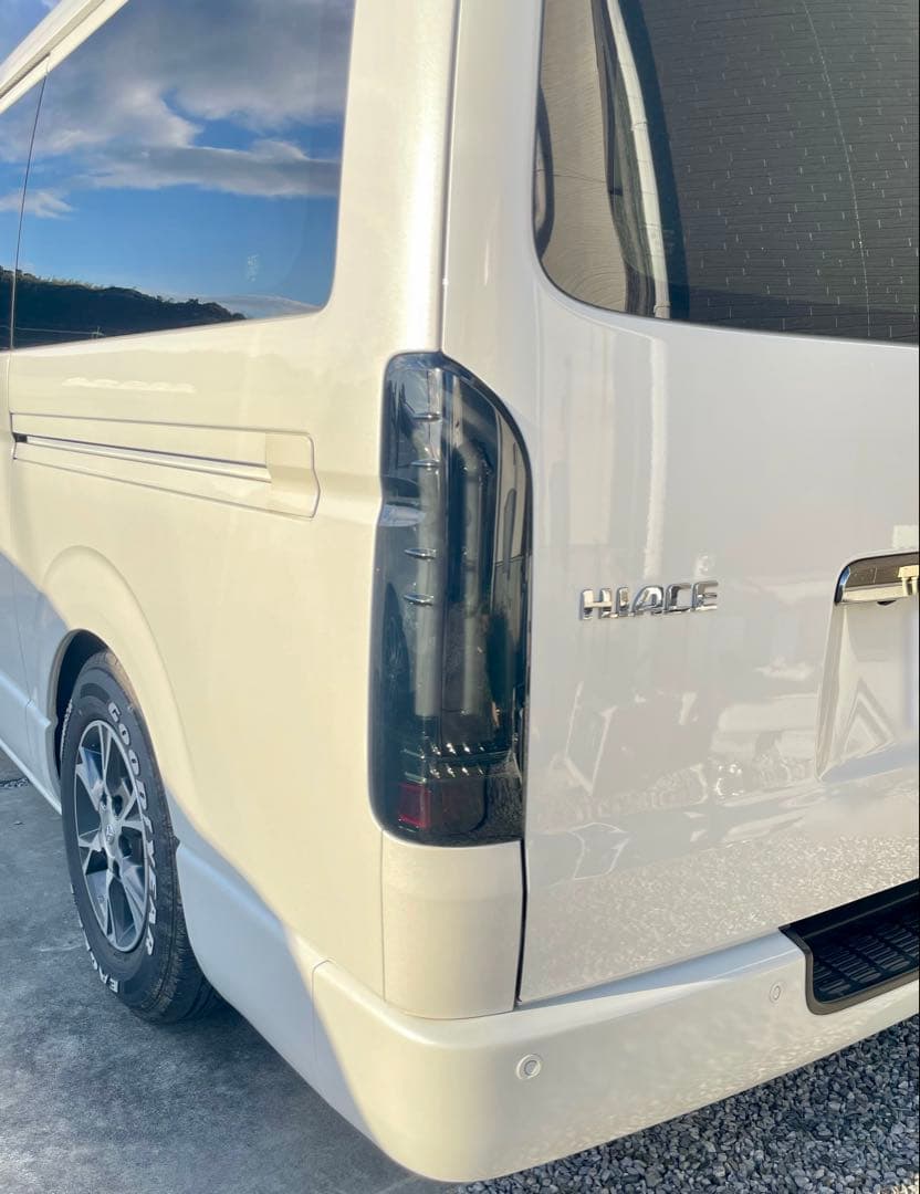 ハイエース 200系 LEDテールランプ シーケンシャルウインカー スモーク