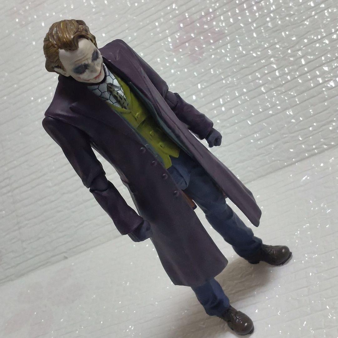 S.Hフィギュアーツ 　ジョーカー( The Dark Knight)