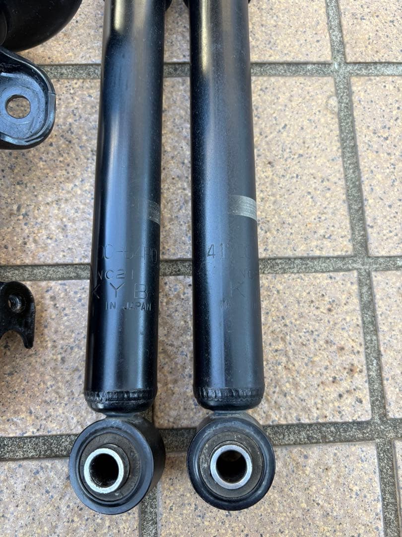 DA17V エブリィバン　純正サスペンション　ショックアブソーバー