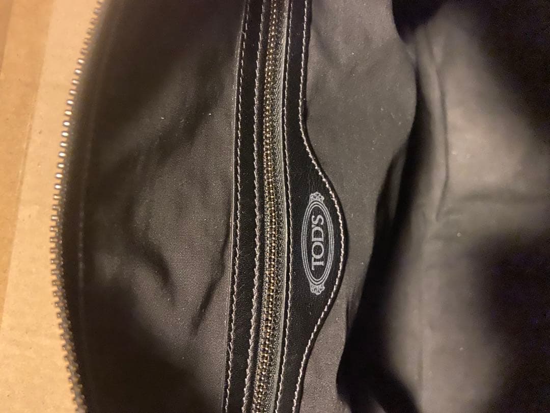 トッズ　TOD’Sショルダーバッグ　ブラック