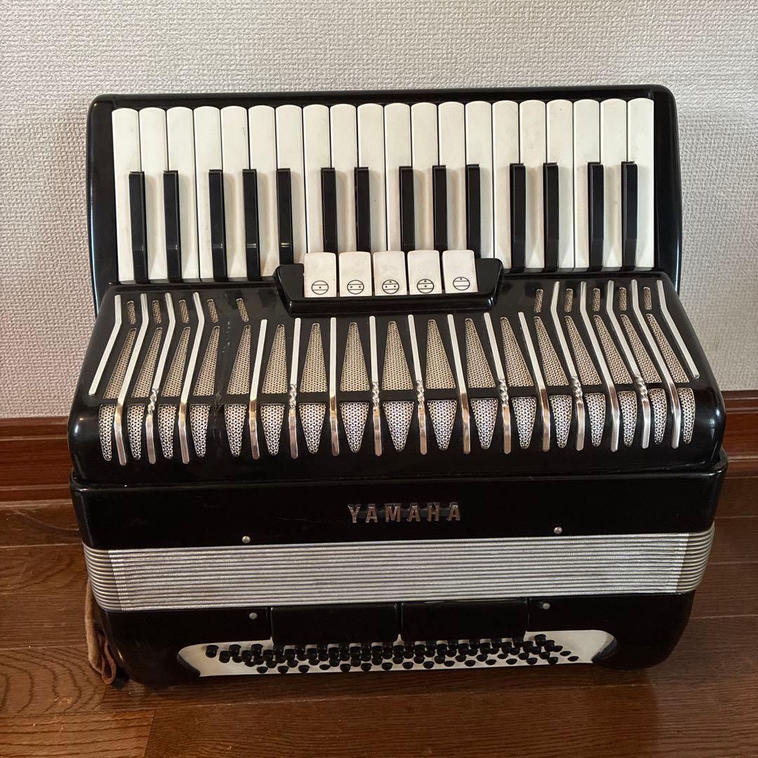 YAMAHA アコーディオン 黒/白　34鍵　80DS