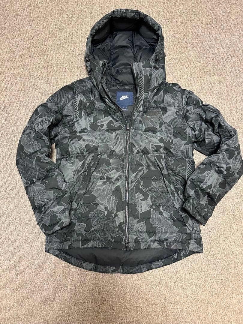 Nike ナイキ フード付き ダウンジャケット グレー・カモフラ　幾何学