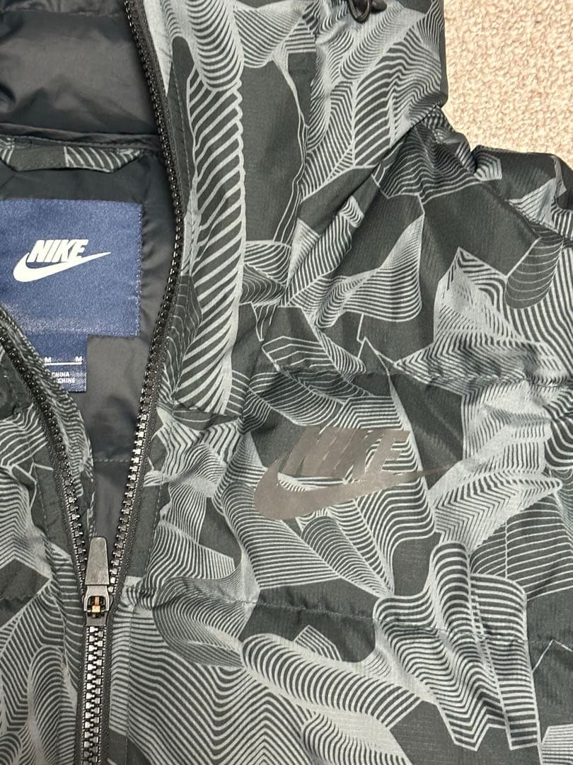 Nike ナイキ フード付き ダウンジャケット グレー・カモフラ　幾何学