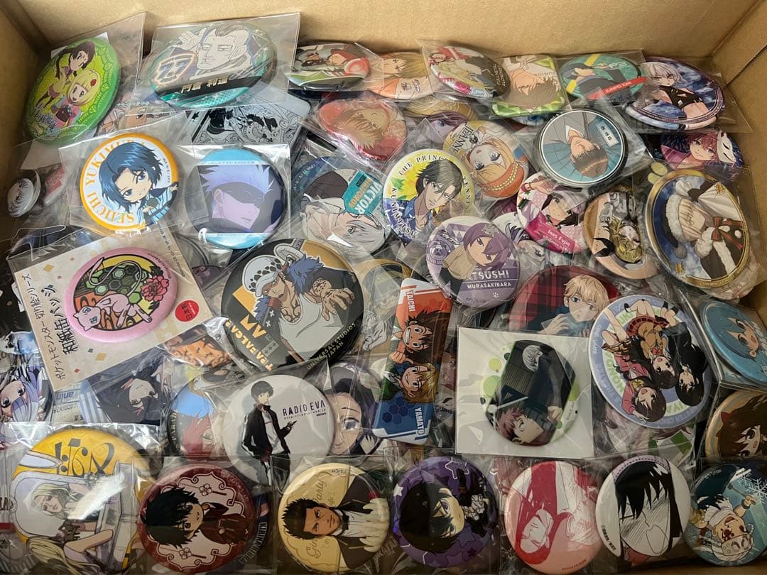 アニメ　キャラクター　缶バッジ　1000個以上　大量まとめ売り