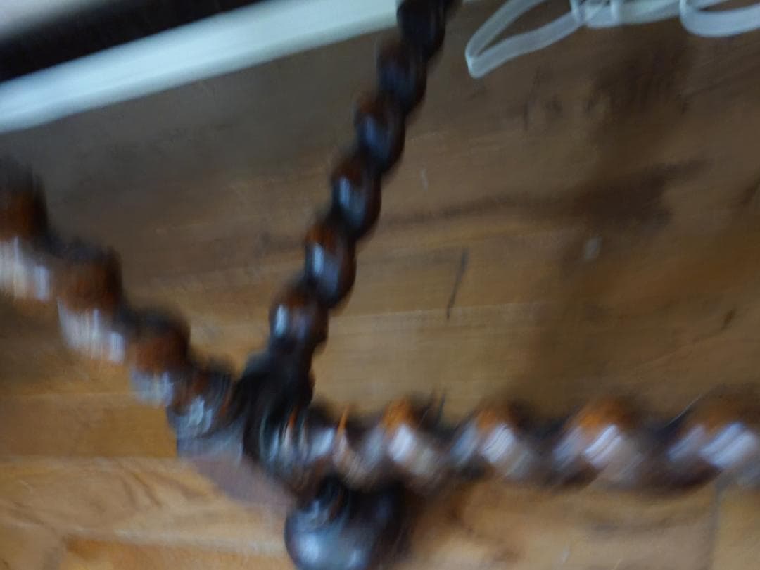 英国アンティーク サイドボード オーク材の彫刻装飾付き家具