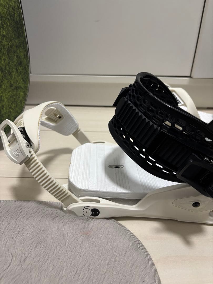 DRAKE FIFTY M スノーボードビンディング ホワイト/ブラック