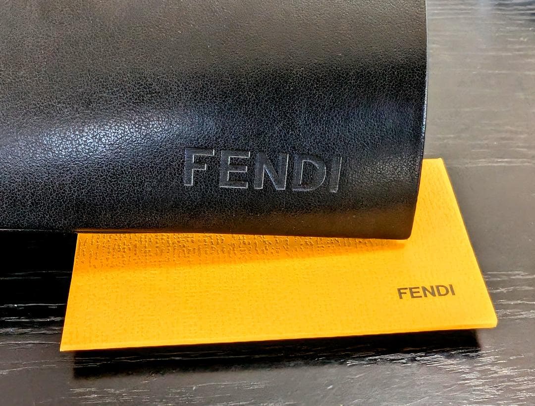 FENDI レディス　サングラス　FS5305A　ズッカ柄(新品未使用)
