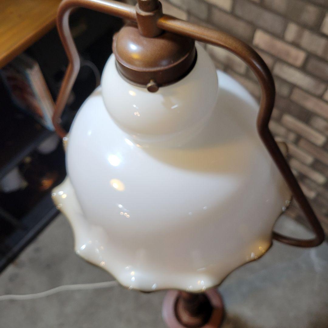 乳白のガラスシェードが可愛い☆ランプ スタンドライトアンティーク ヴィンテージ