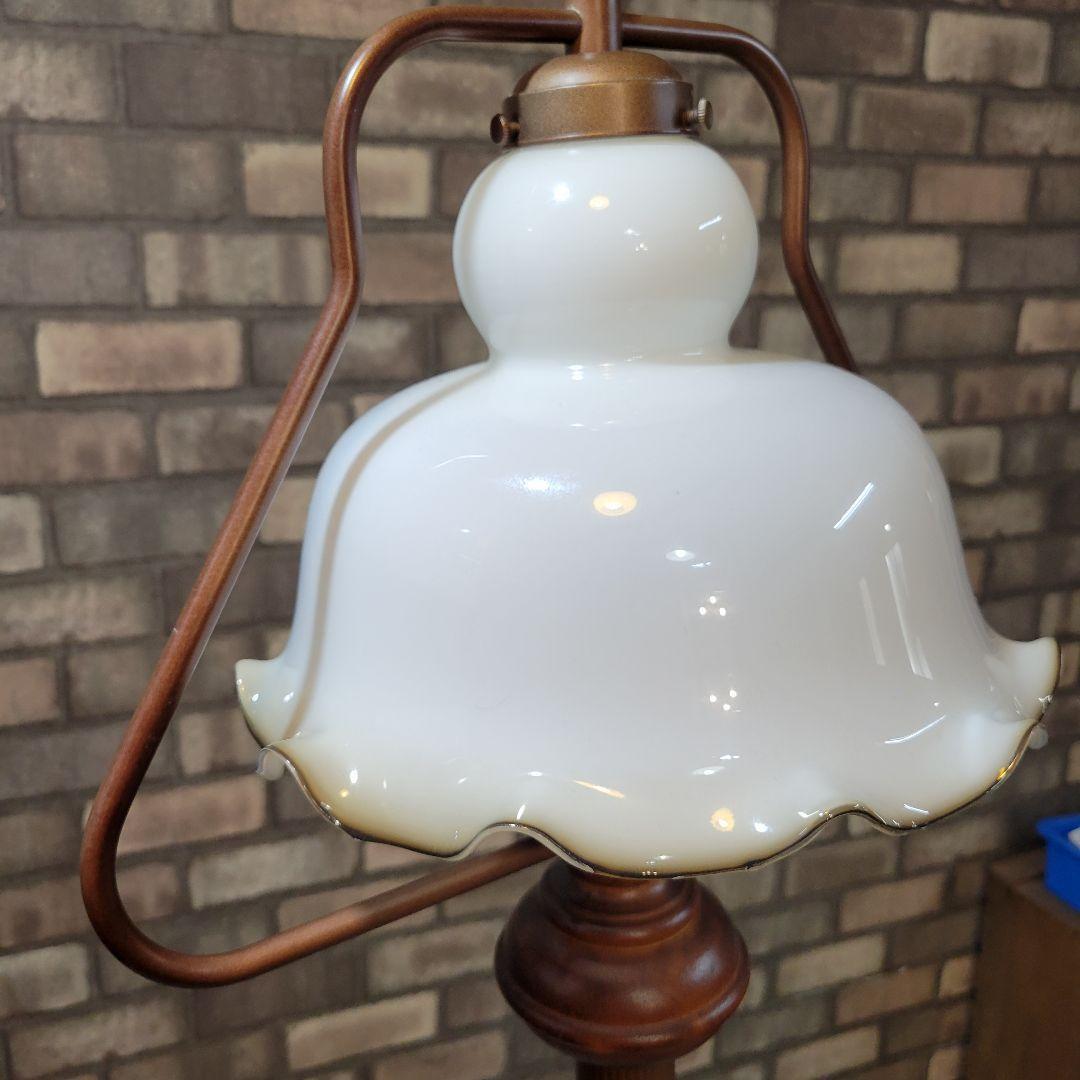 乳白のガラスシェードが可愛い☆ランプ スタンドライトアンティーク ヴィンテージ
