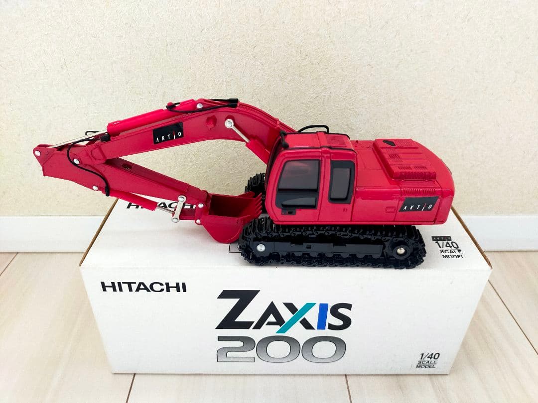 HITACHI ZAXIS 200 赤 ミニカー 1/40