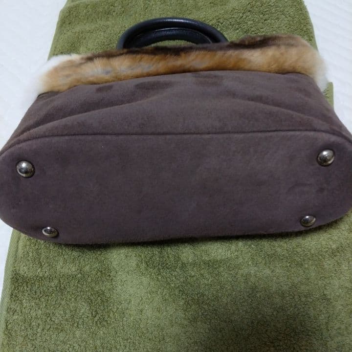 フェラガモ.ファー付きスエードハンドバッグ