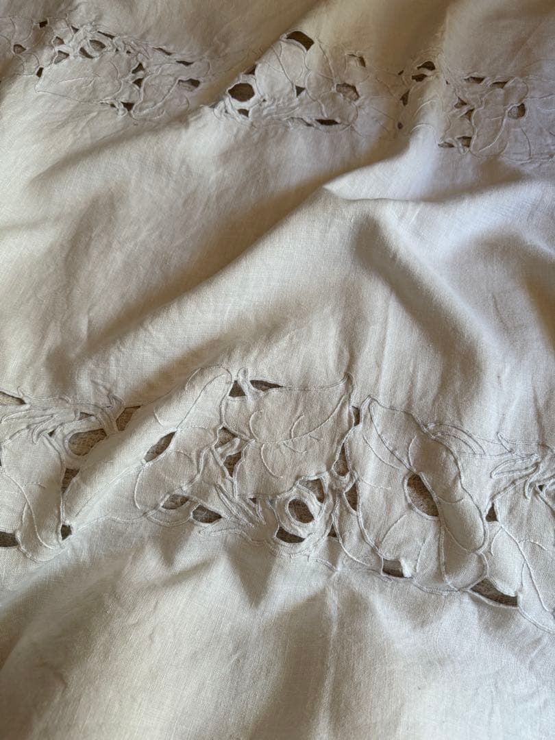 フランスアンティークஐ⋆*くったり素敵なくりぬき刺繍のクロス