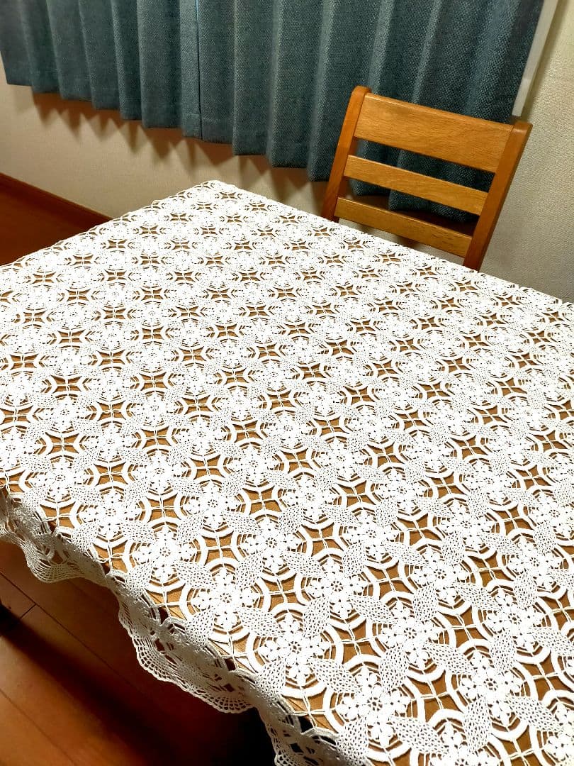 No.71『ホワイトのレース編みドイリー』テーブルクロス．ハンドメイド