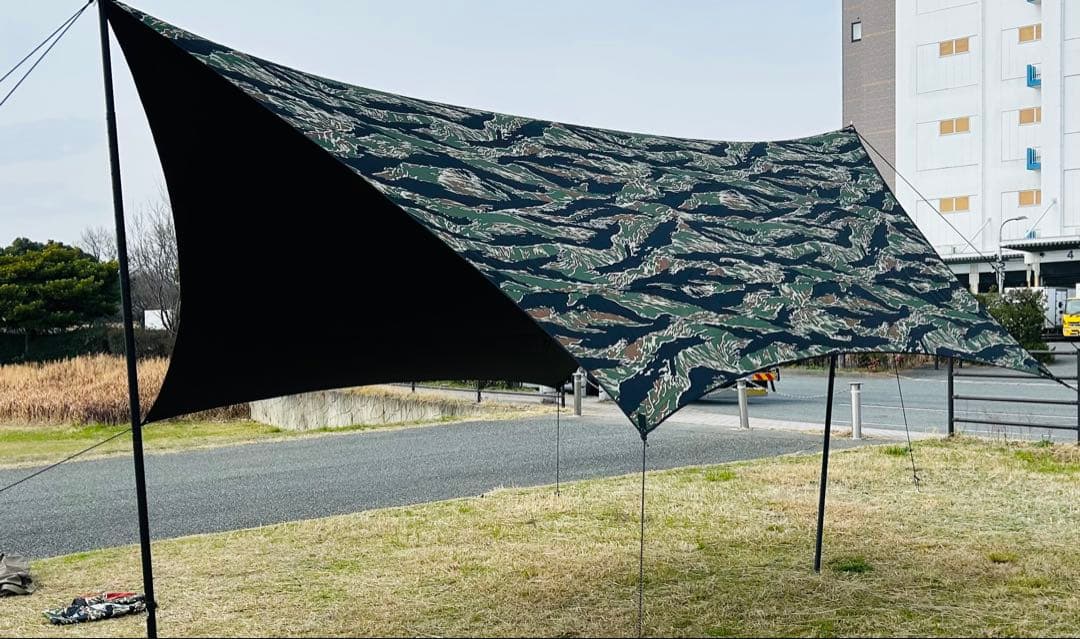 幕男　ざあーす　大型迷彩柄タープ　タイガーカモ柄