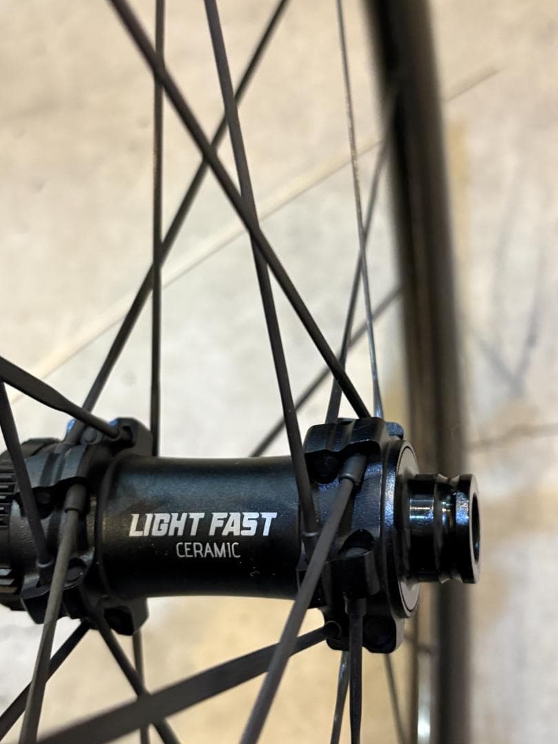 LightFast ウルトラライトカーボンホイールDB／シマノ仕様　美品