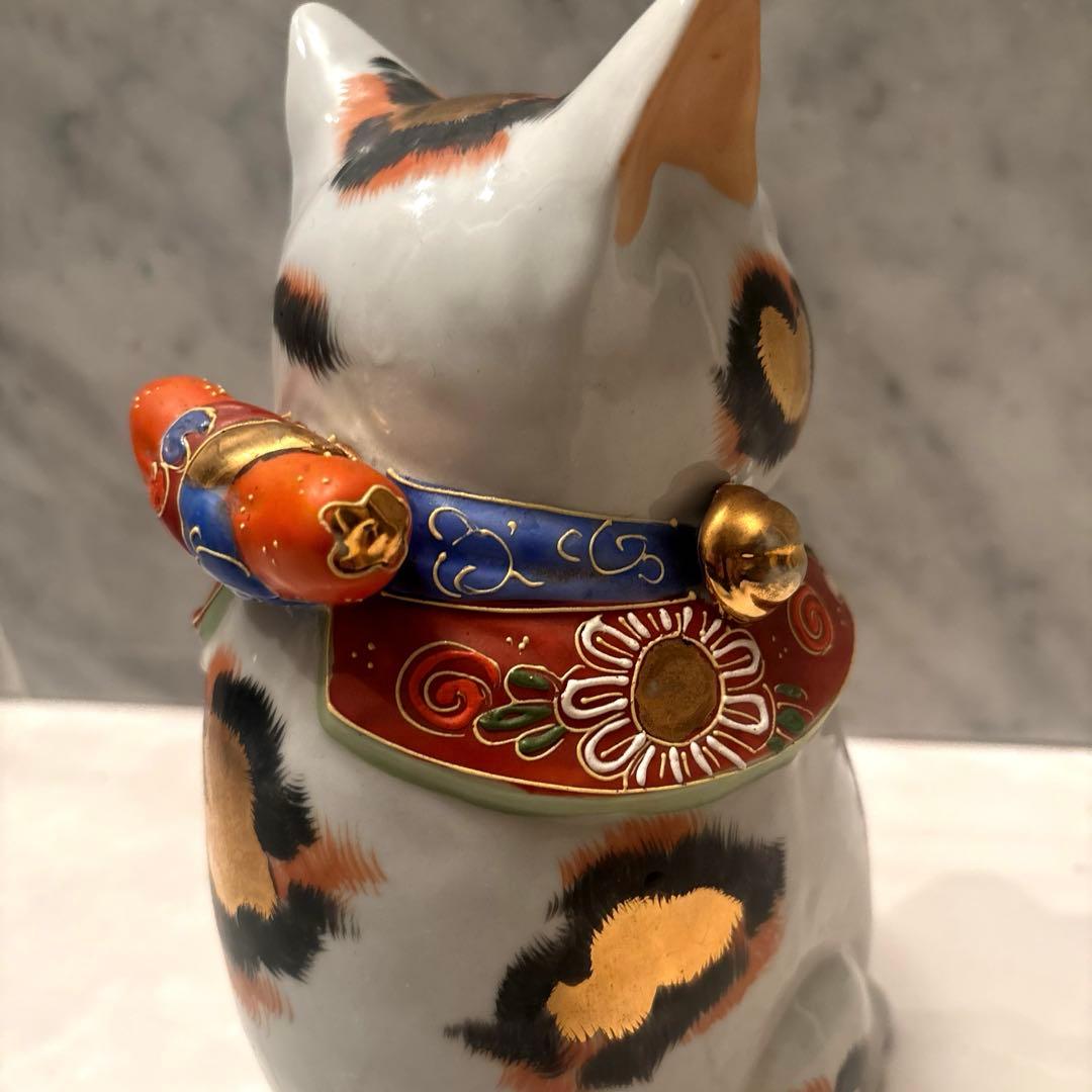 アンティーク九谷焼妖艶な瞳や九谷焼独特の金彩や色彩が美しい存在感抜群招き猫