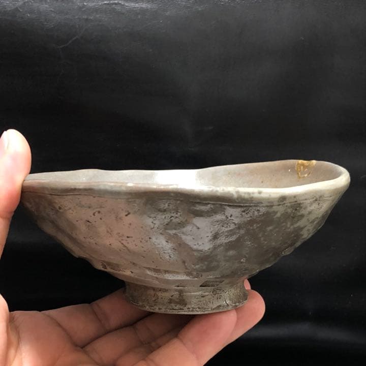 究極の美◼️蔵から迫力のある自然釉薬の美しいかなり凄そうな抹茶茶碗が出てきました。