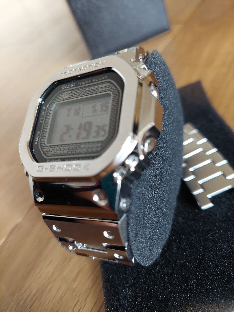 美品　G-SHOCK GMW-B5000D-1JF　フルメタル　シルバー