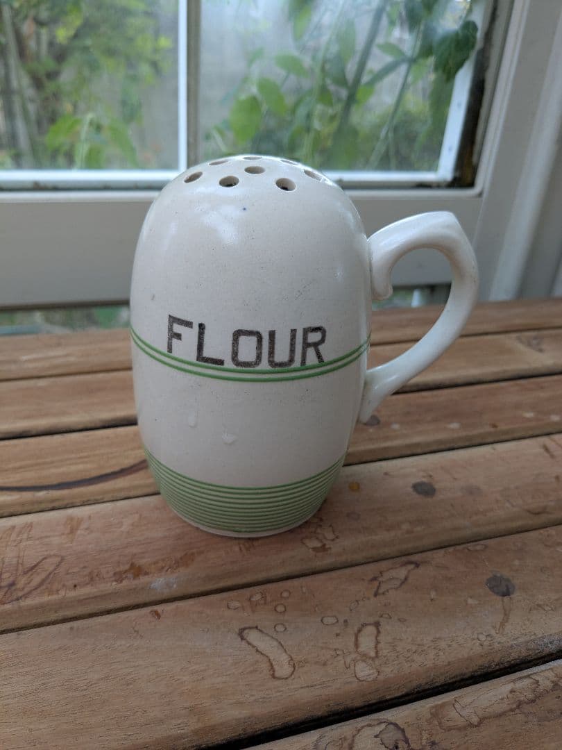 アンティーク フラワー用ポット　小麦粉入れ